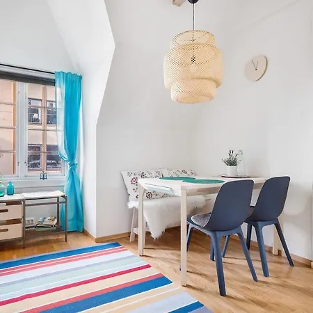 Top Floor In Vibrant Location. Sg6 * Bergen